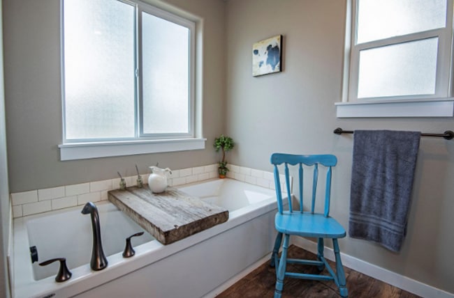 Building Photo - Modern 4-bdr with two Master Suites & Moun...