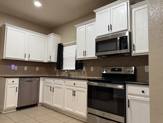 Building Photo - 6208 Melanie Dr
