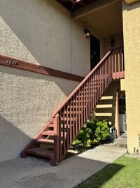 Building Photo - 4407-4407 Farquhar Ave