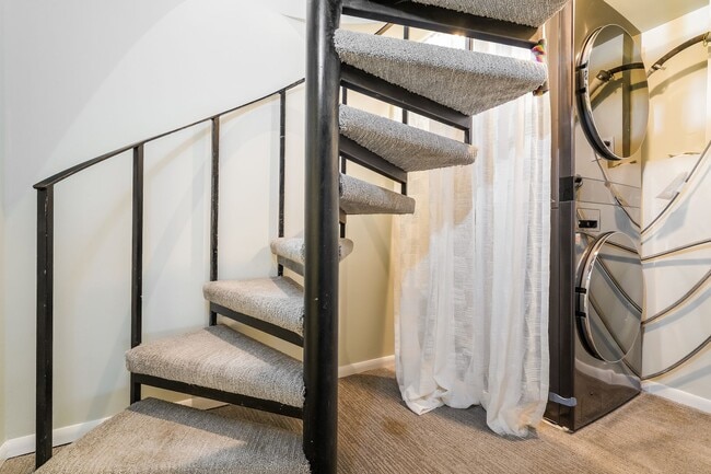 Building Photo - Modern Oasis in Seattle: 2-Bed, 2-Bath with Luxurious Amenities!