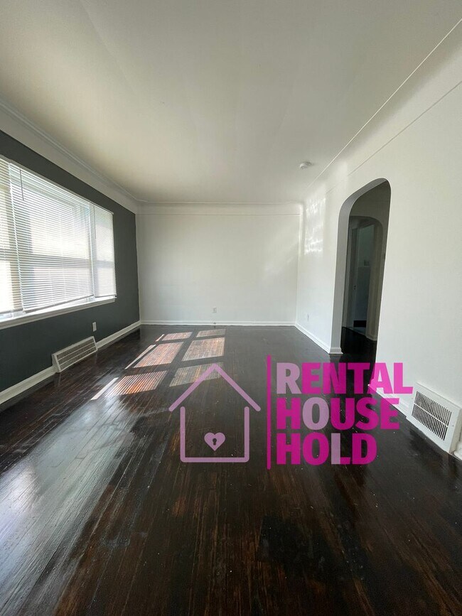 Building Photo - Beautiful 2 Bedroom 1 Bath Home East Engli...