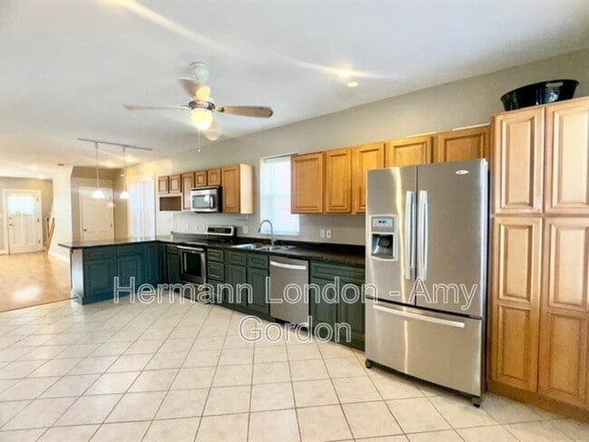 Building Photo - 2145 Victor St