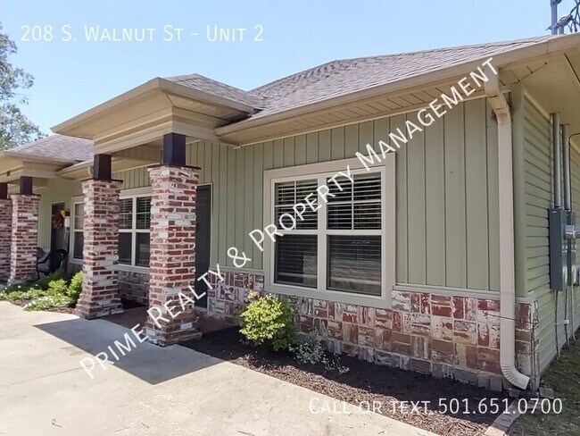 Primary Photo - 208 S Walnut St