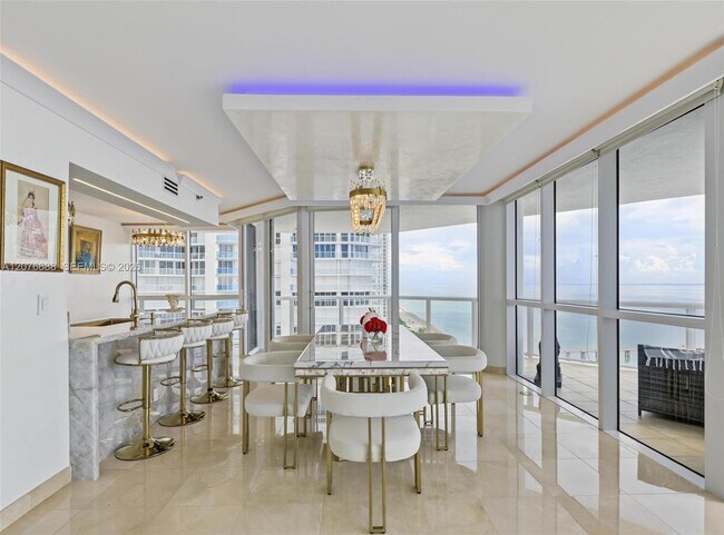 Building Photo - 16425 Collins Ave