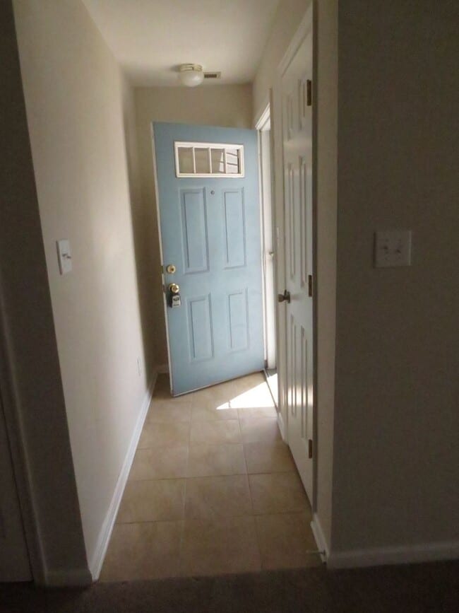 Building Photo - 2 BR, 1 BA Condo Military HWY & Indian Riv...