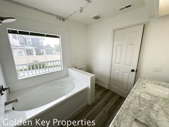 Building Photo - Remodeled Two-Bedroom Townhome in Encinitas Village!