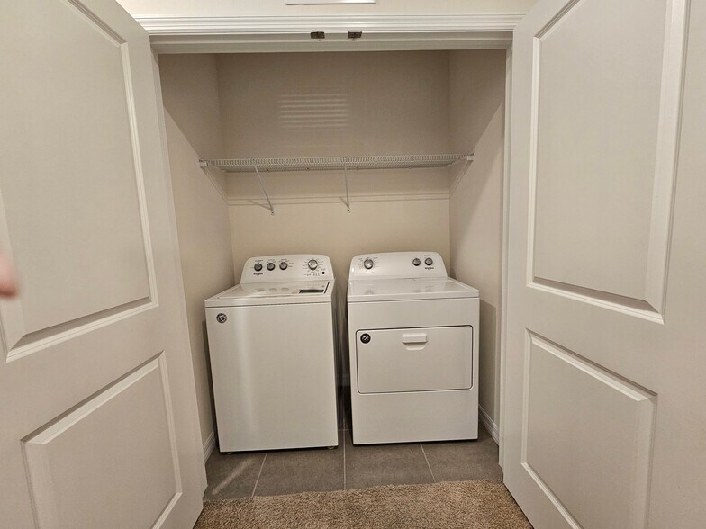 Building Photo - 8652 Milestone Dr