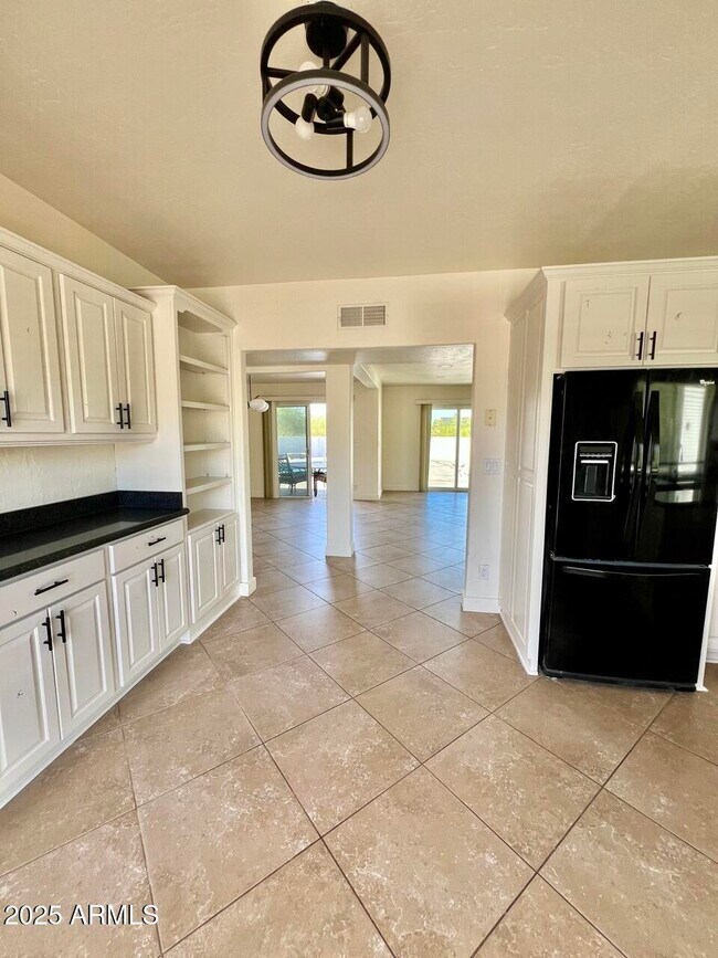 Building Photo - 4847 E Calle de Las Estrellas Rd