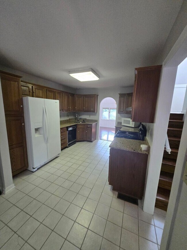 Building Photo - Spacious 3-Bedroom Condo in Gated Community – Modern Comfort & Convenience!