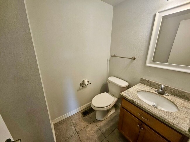 Building Photo - Great 2 bedroom condo in Old Colorado City!