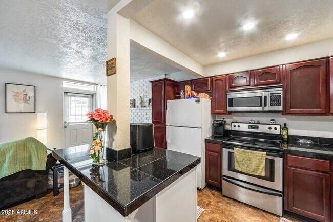 Primary Photo - 4202 N 28th St