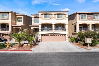 Building Photo - 4 bedroom home, 4 bathrooms,  with a fully self  contained casita with a 3 car garage