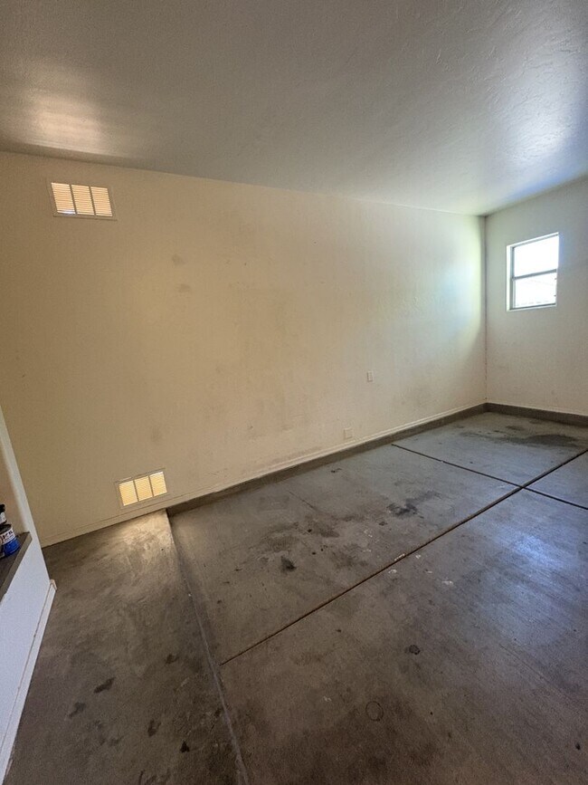 Building Photo - 2,500 sq ft 4 bedroom + Den home in Rancho Sahuarita