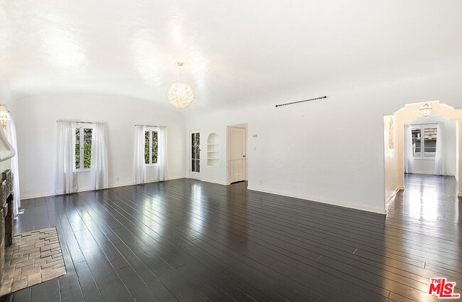 Building Photo - 244 S Mansfield Ave