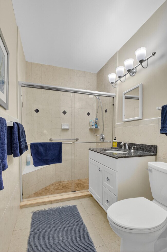 Building Photo - 817 N Ocean Blvd