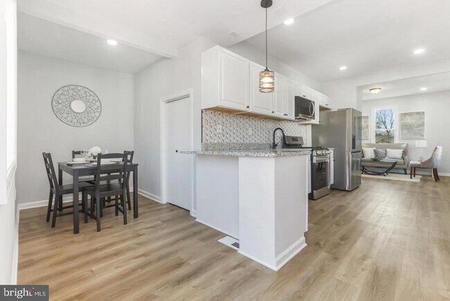 Building Photo - 6613 Fairmount Ave