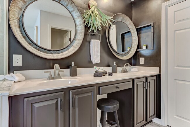 Building Photo - 156 Meadow Ave