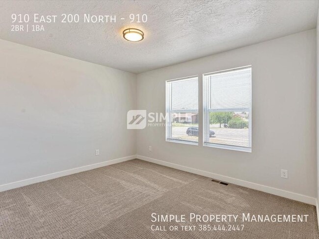 Building Photo - 910 E 200 N