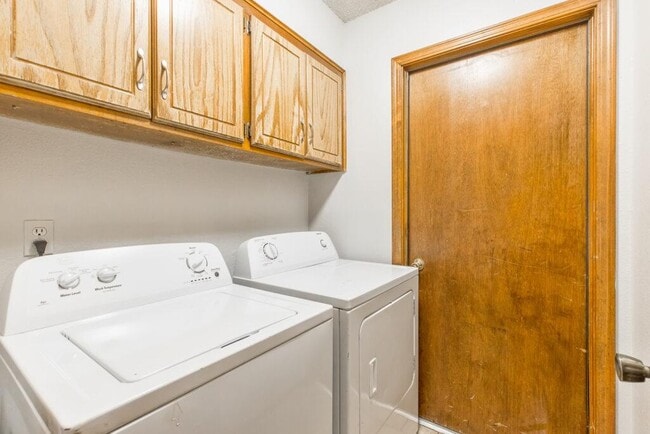 Building Photo - 1324 Kelly Park Rd