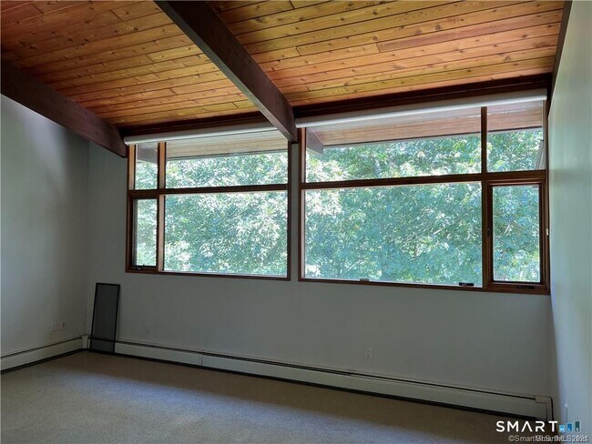 Building Photo - 80 Skyline Dr