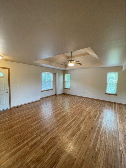 Building Photo - 12 Valley View Dr E