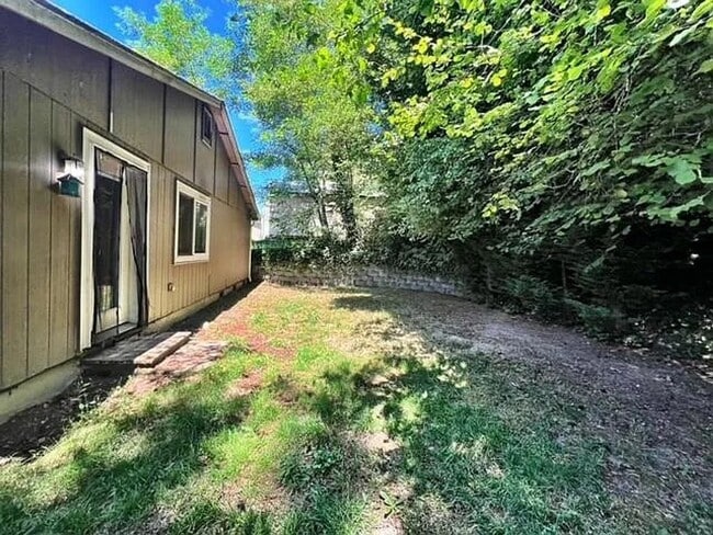 Building Photo - Spacious 3-Bed, 2-Bath Home with Garage – ...