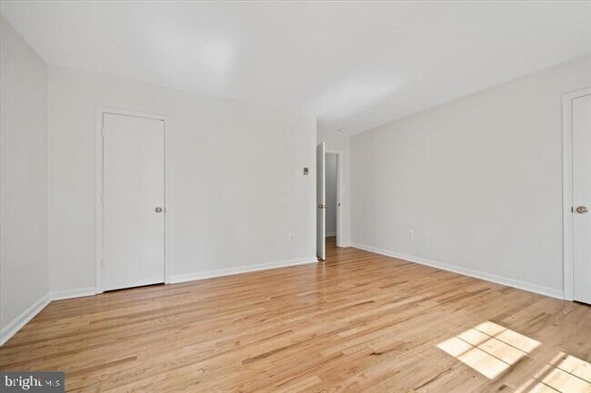 Building Photo - 228 Carroll Dr