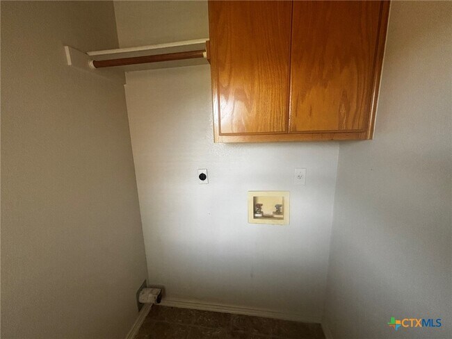 Building Photo - 503 Bermuda St