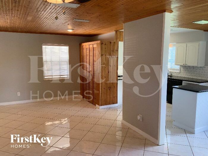 Building Photo - 1034 Hermosa Dr
