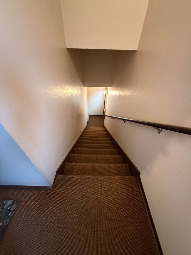 Building Photo - Save $500 on 2nd Month Rent