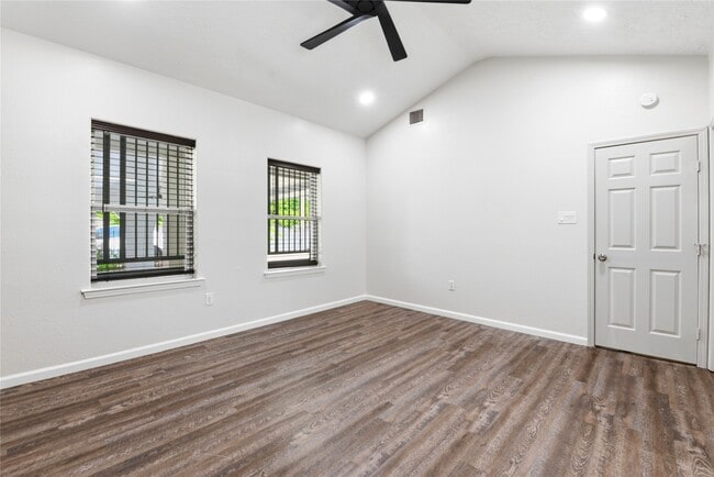 Building Photo - 9403 Spaulding St