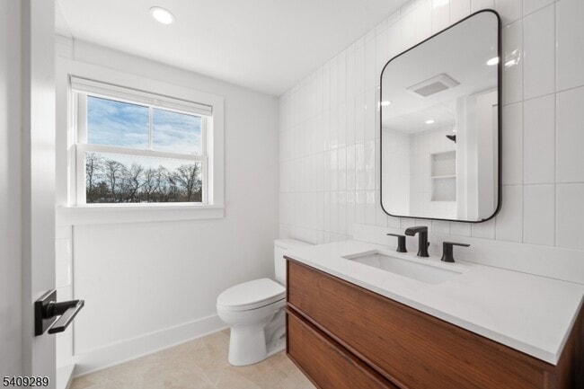 Building Photo - 96 Watchung Ave