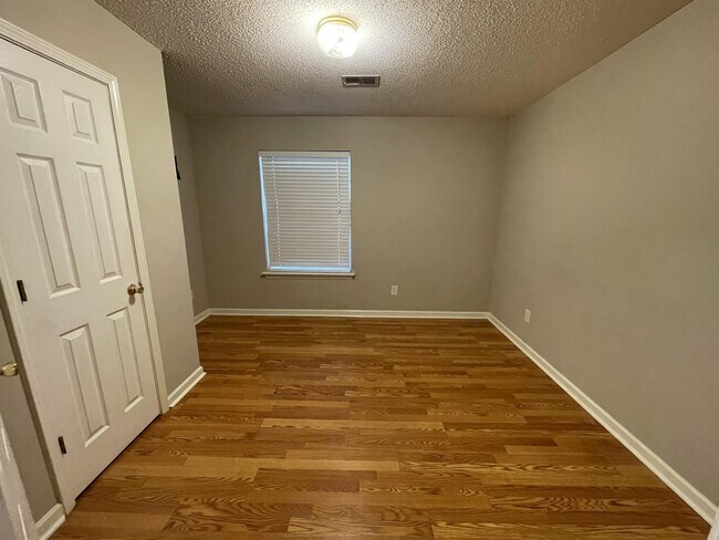 Building Photo - 2129 Sanderling Dr