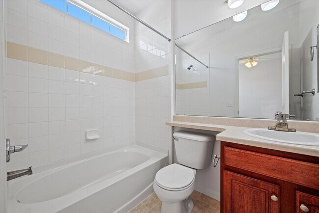 Building Photo - Comfortable Broomfield Townhome Close to Shopping & Trails