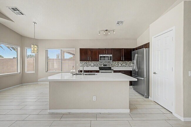 Building Photo - 1331 W Blue Ridge Ct