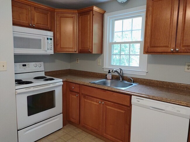 Building Photo - 116 Russet Ln