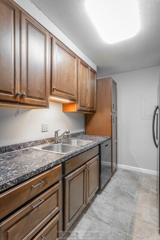 Building Photo - 900 Mountain Creek Rd