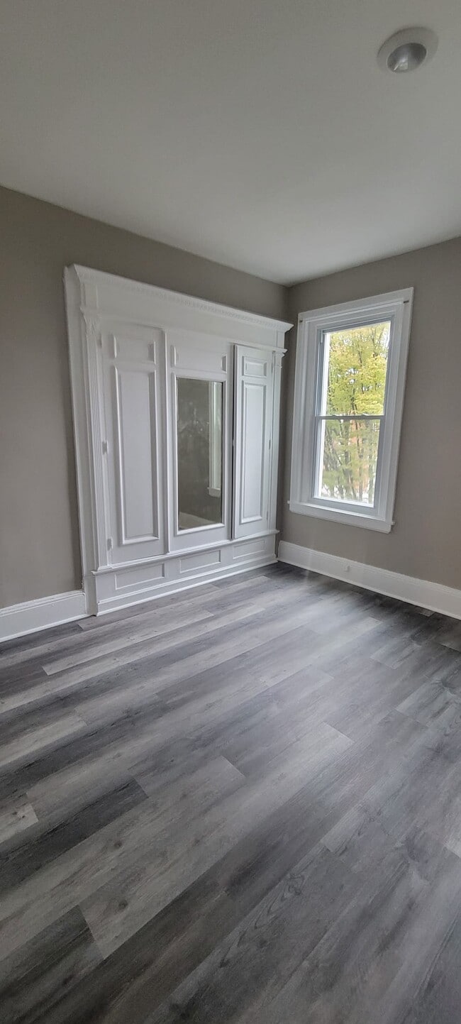 Building Photo - 2248 N Park Ave