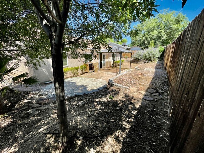Building Photo - Adorable 3-BR Home in Red Cliffs Area