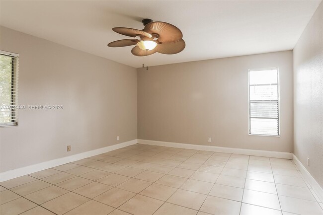 Building Photo - 1013 SW 49th Ave