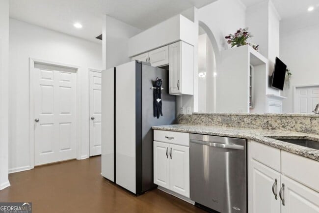 Building Photo - 51 Ravine Ln