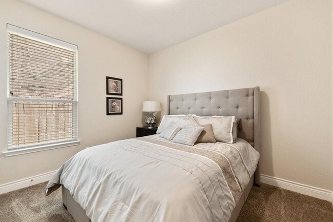 Building Photo - 2471 Sunrise Rd