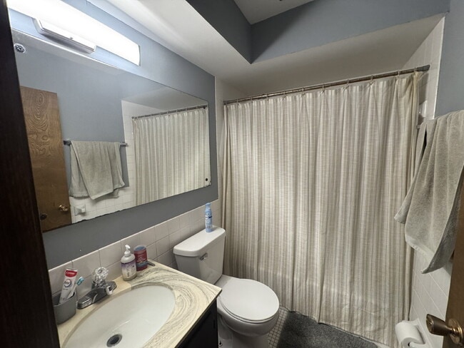 Building Photo - Charming 2-Bed Townhouse in St. Louis Park - Your Cozy Home Awaits!