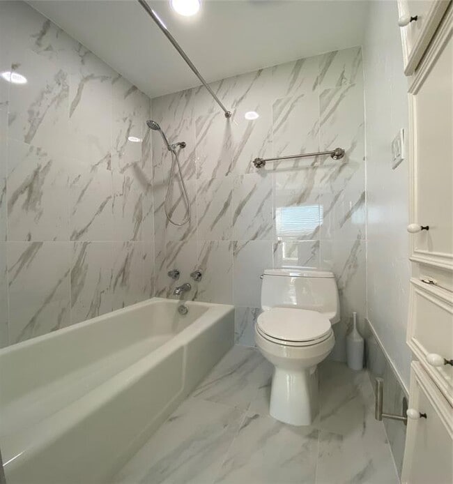 Building Photo - 101 World of Tennis Sq