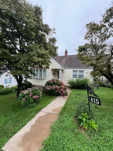 Primary Photo - 415 Clark St