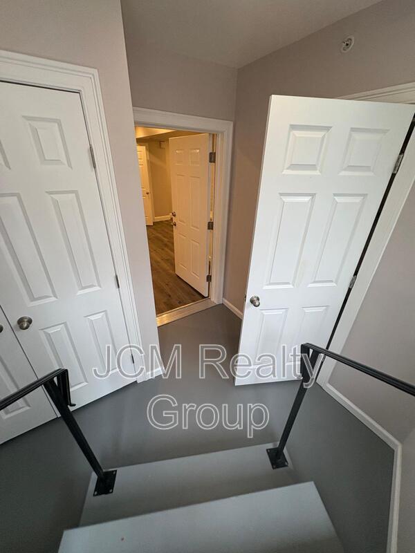 Building Photo - 32 Hartwell St