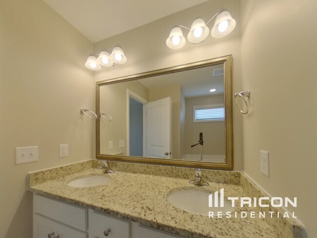Building Photo - 211 Savannah Hills Dr