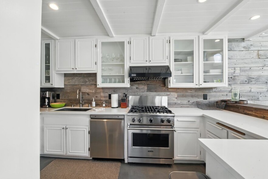 Building Photo - 33 Reef St