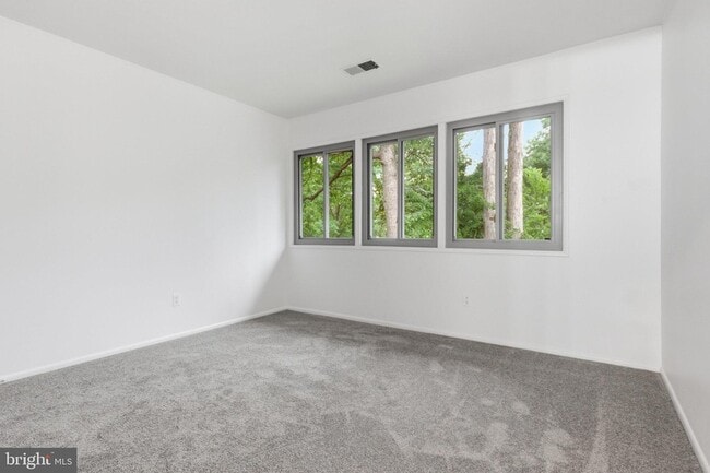 Building Photo - 8804 Mansion Farm Pl