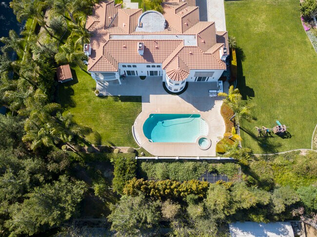 Building Photo - 1160 N Easley Canyon Rd